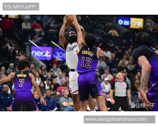 2017年12月4日火箭队与湖人队激战回顾及精彩瞬间分析
